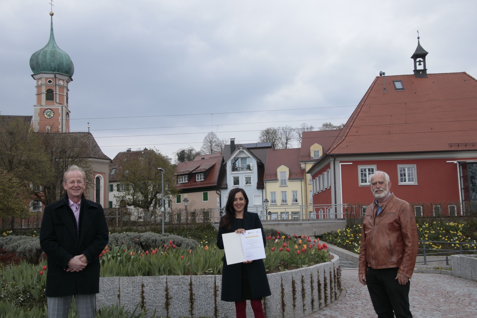 Member Of Regional Parliament Nese Erikli Presents The SEZ Sponsoring Certificate To Our Association 2021 04 17 01 1600 1066